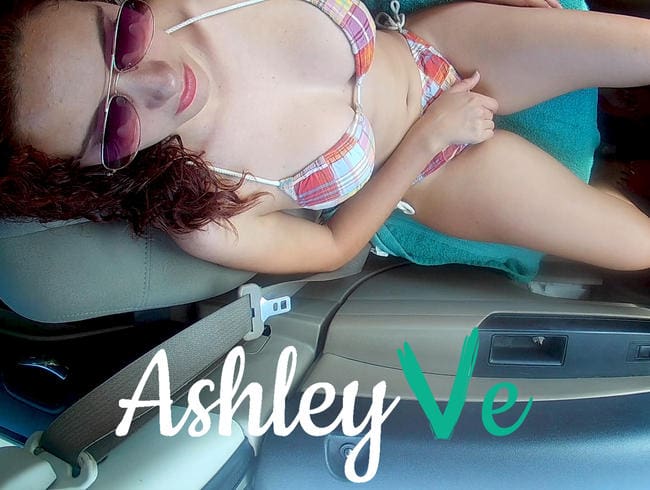 Versteckte Kamera Masturbation in einem Auto mit Badeanzug Spy Road Trip - Ashley Ve