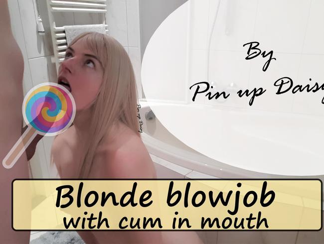 Blondes Blowjob mit Sperma im Mund