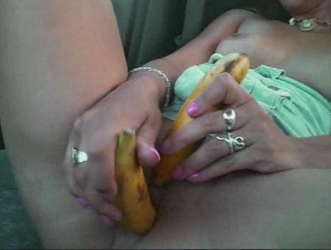 Im Auto mit Banane