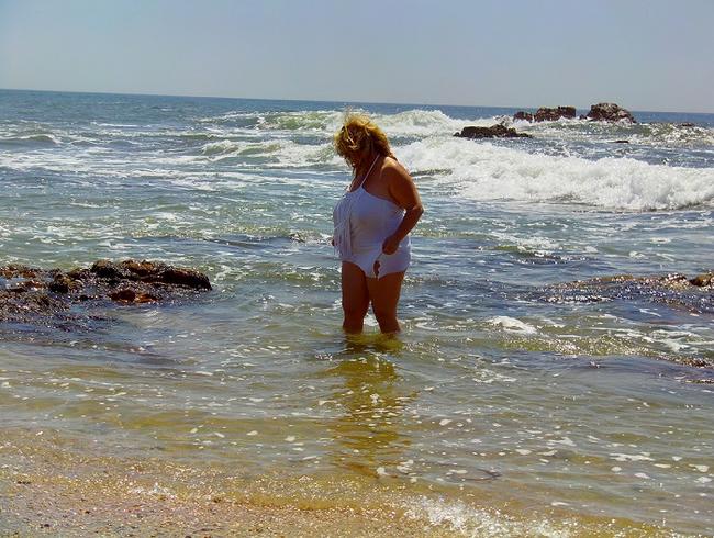 SEXYYY DANIELA ON THE BEACH..!!!