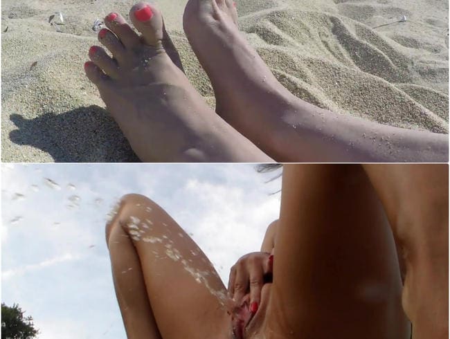Füße und Pissen am Strand