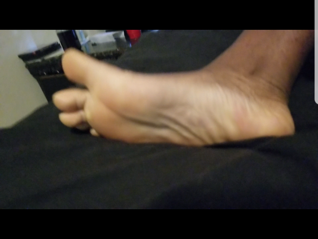 Lick my feet suck on my toes