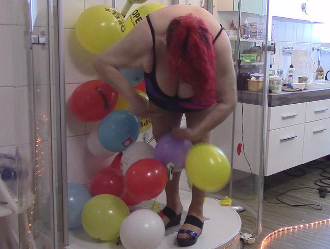 Ballonpop in der Dusche, mit Rasierer und Füssen !