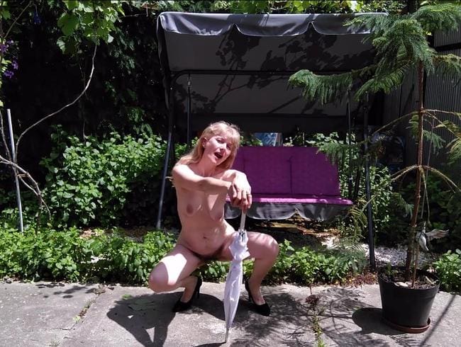Lust auf Regenschirm, Mütze, Badeanzug Streaptease
