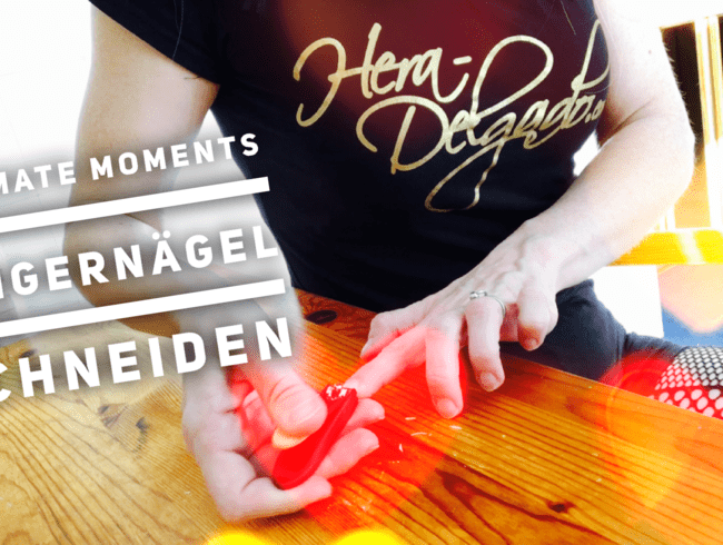 Intimate Moments #13: Fingernägel schneiden