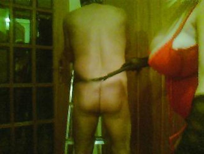 I love spanking my slave....!