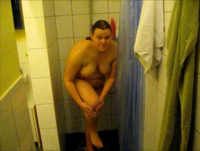 BBWQueen unter der Dusche