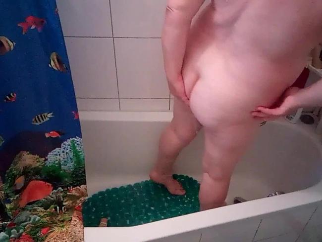 Ich Dusche in der kleinen Badewanne 2