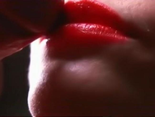 Sinnliche Mona - Sperma so heissss auf rote Lippen!!!