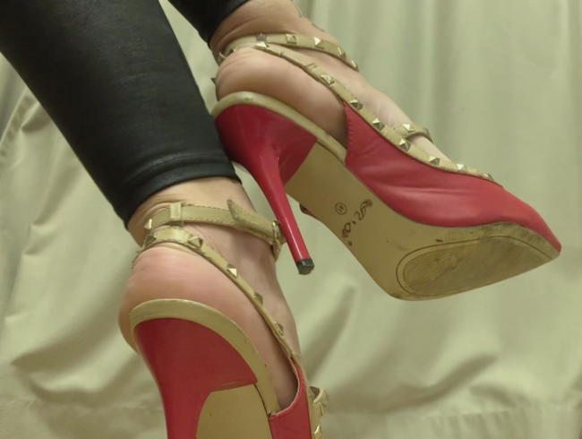 More red heels walking