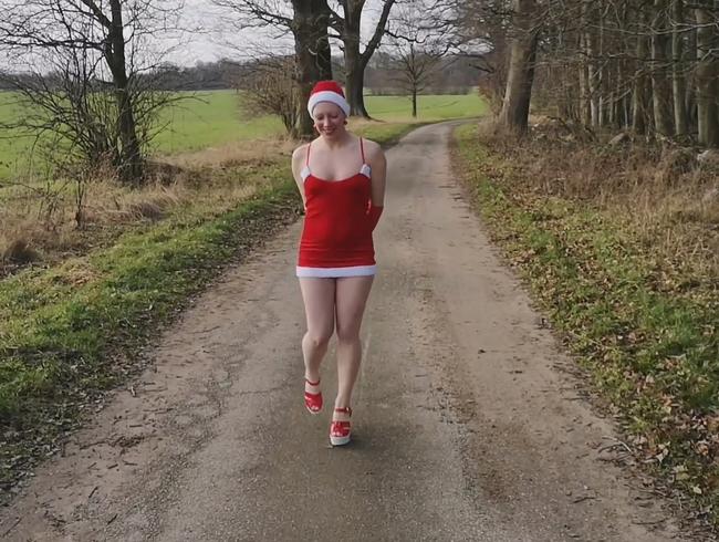 Sexy Walk im Weihnachtskostüm