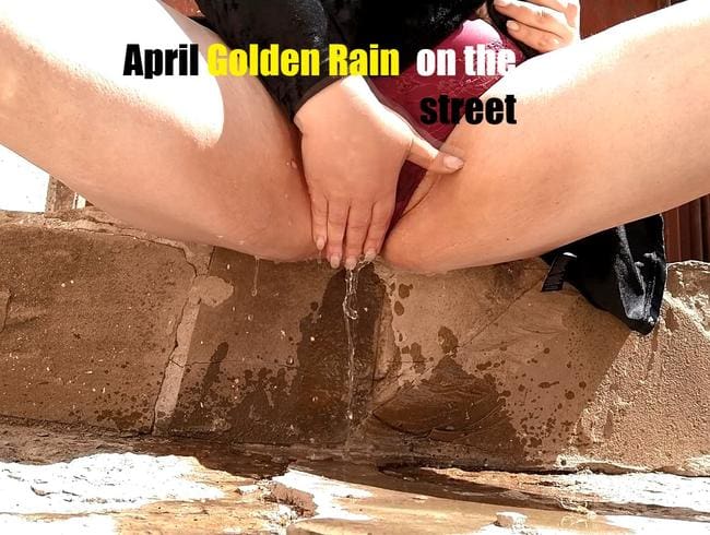 April Goldener Regen auf der Straße