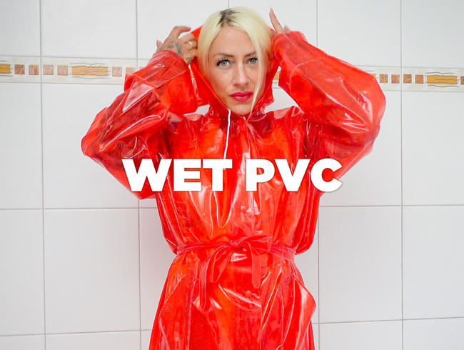 WETLOOK PVC bleibt mein Kittel unter dem Regencape trocken? Waterfun im roten PVC Cape!