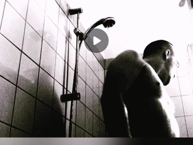1. Video When a men needs a shower!!!!